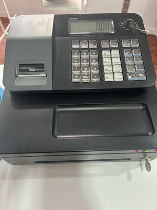 Mobiliario de tienda blanco