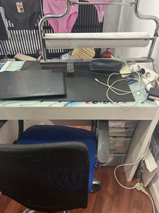 Mobiliario de tienda blanco
