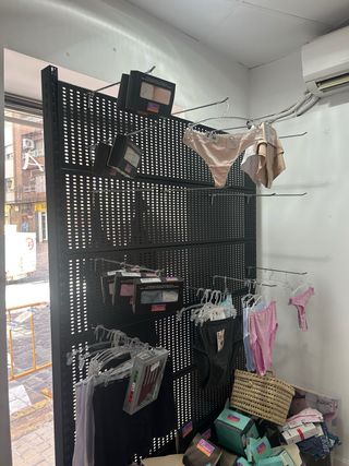 Mobiliario de tienda blanco