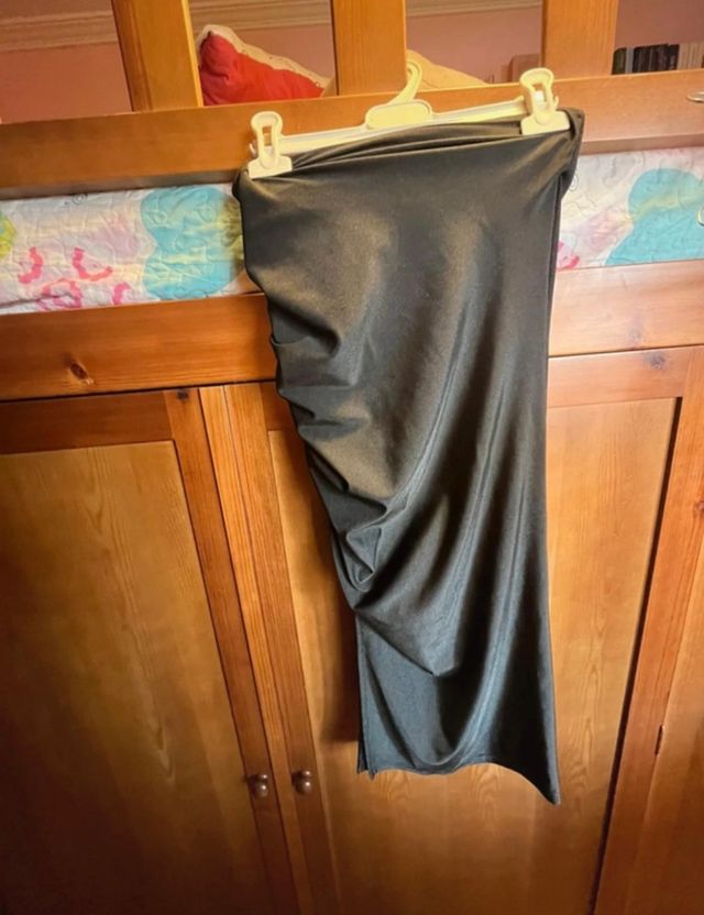 Falda midi SHEIN negra talla S