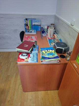 Mesa de estudio/oficina de madera y plástico