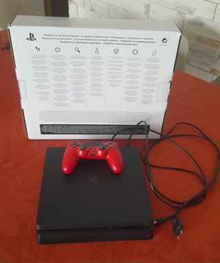 PlayStation 4 Nera