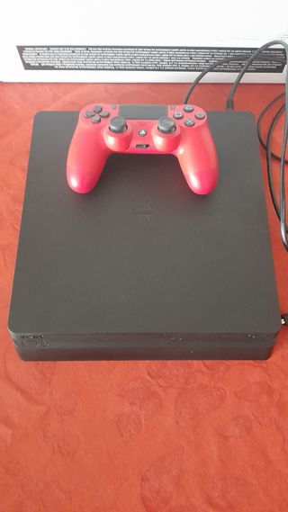 PlayStation 4 Nera