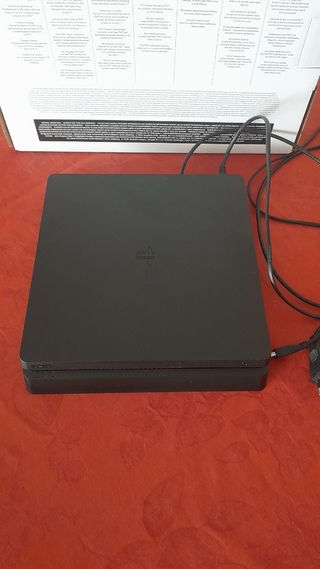 PlayStation 4 Nera