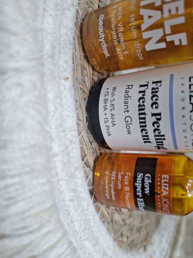 Eliza Jones Sieri Viso e Collo Gold