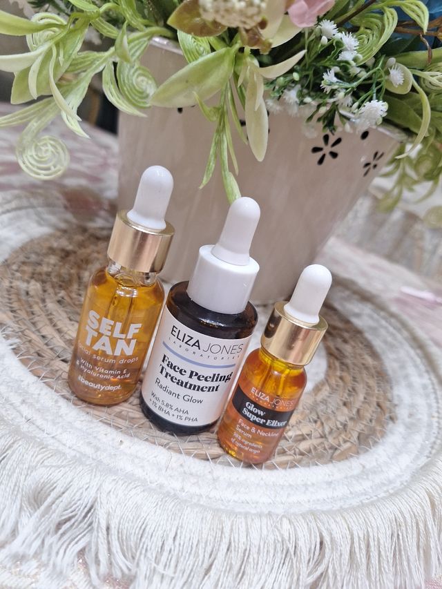 Eliza Jones Sieri Viso e Collo Gold