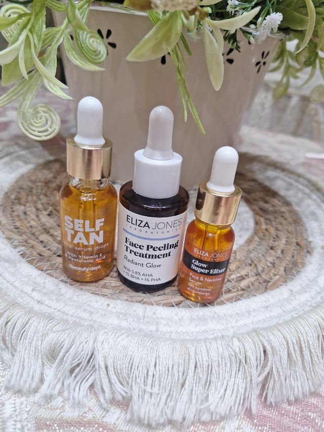 Eliza Jones Sieri Viso e Collo Gold