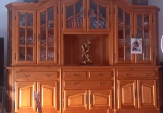 Mueble de comedor de madera