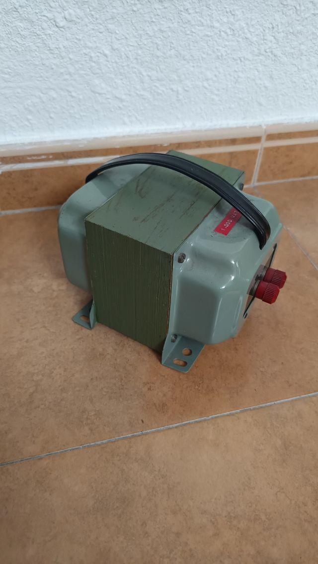 TRANSFORMADOR  220V a 125V