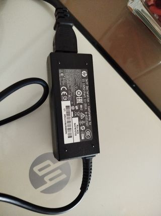 Ordenador portátil HP blanco y negro
HP 15-r248ns