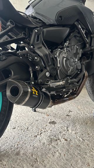 Yamaha MT-07 escape completo
