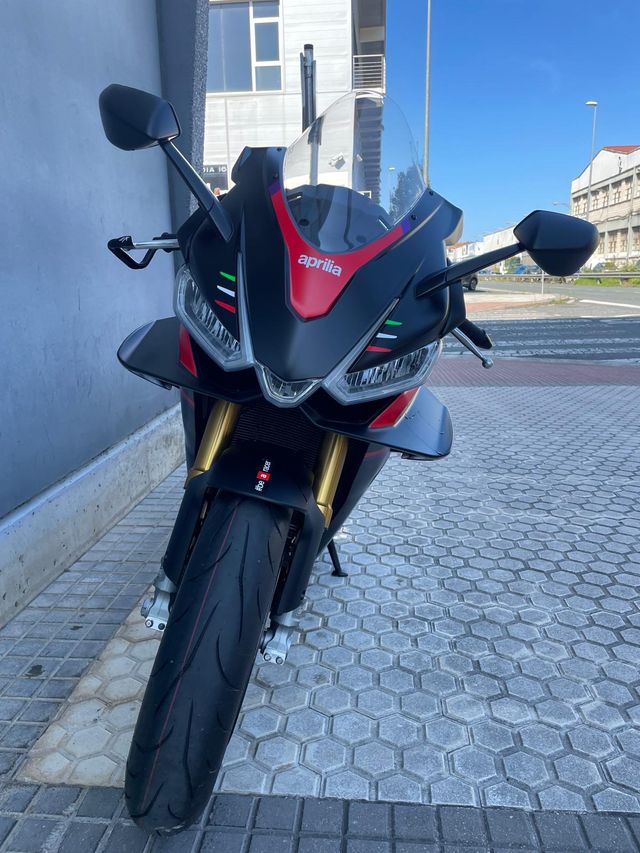DASMOTO VENDE APRILIA RSV4 FACTORY 2024 (6200 KMS)