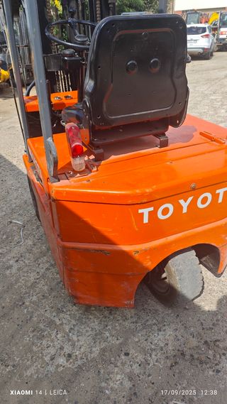 Carretilla elevadora Toyota eléctrica