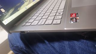 Portátil ASUS Ryzen 5 7520U Radeon