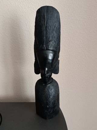 Figura de ébano africano tallada