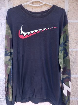 Camiseta Nike Negra Manga Larga Camuflaje
