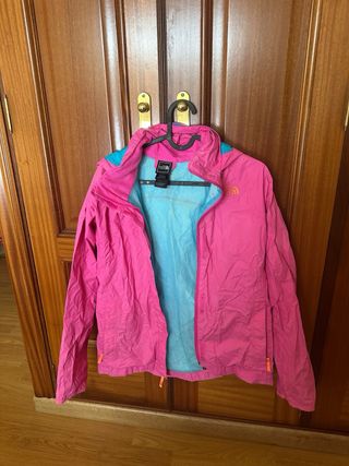 Chubasquero The North Face Niña.
Talla 14/16