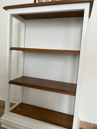 Estantería de madera firme