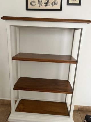 Estantería de madera firme