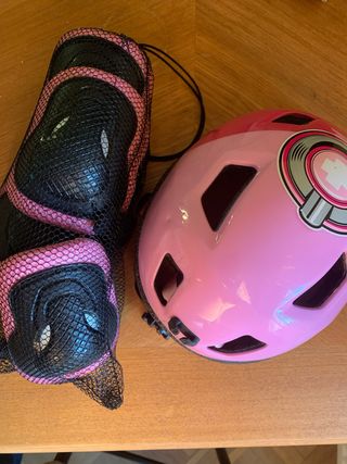 Casco y rodilleras infantiles rosas