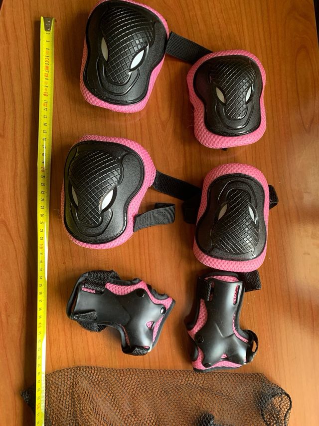 Casco y rodilleras infantiles rosas