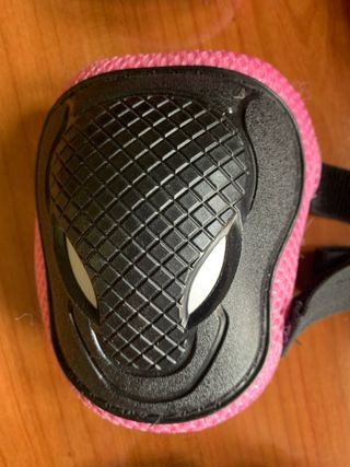 Casco y rodilleras infantiles rosas