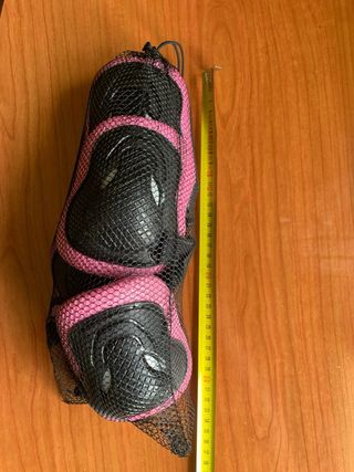 Casco y rodilleras infantiles rosas