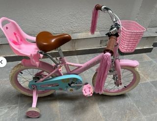 Bicicleta infantil rosa con cesta