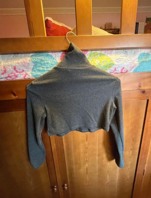 SHEIN Jersey manga larga cuello alto gris