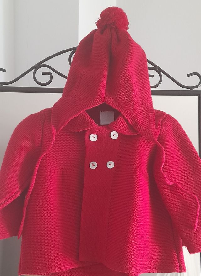 Abrigo rojo niña 9 meses
