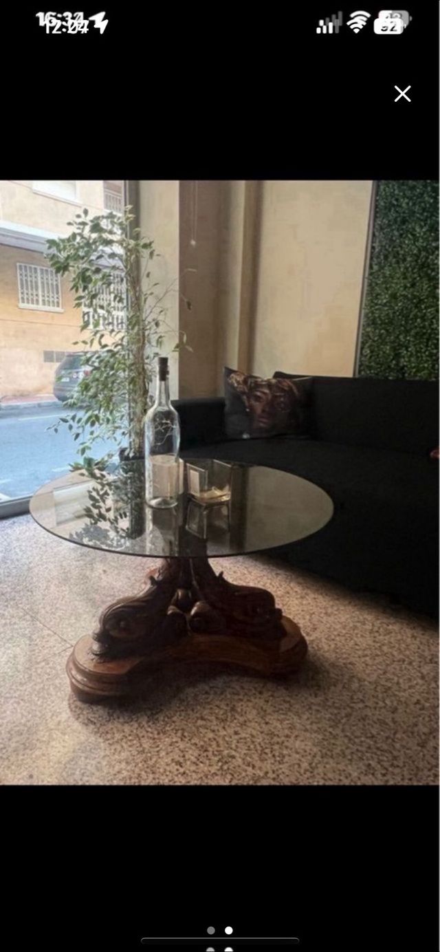 Mesa de cristal y madera