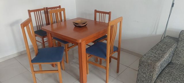 Mesa extensible con 6 sillas en Orihuela