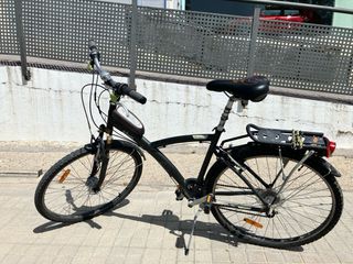 Bicicleta Btwin 28 Negra eje rueda trasera rota