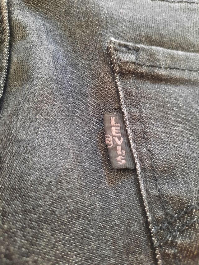 Jeans Levi's 724 High Rise Preto Retos