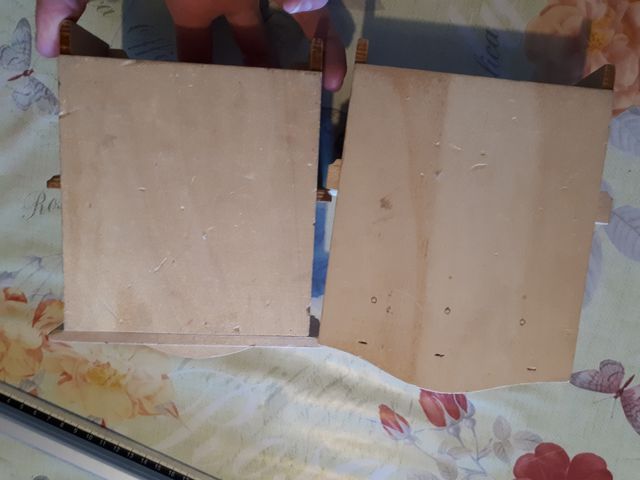 Mobili in miniatura in legno