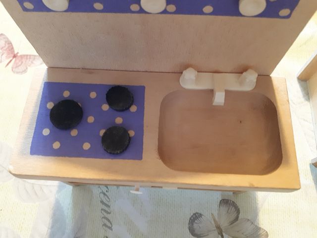 Mobili in miniatura in legno