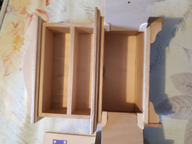 Mobili in miniatura in legno