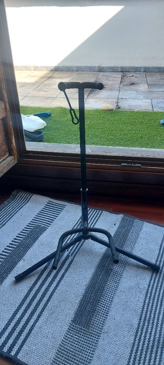 Soporte para guitarra negro