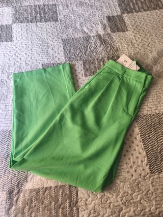 Precioso pantalón verde menta