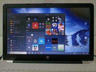 Portátil HP blanco y Negro