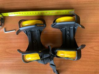 Patines de ruedas amarillos