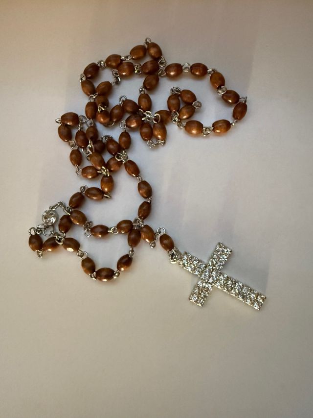 Rosario legno marrone con croce strass