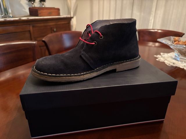 Botines de ante azul marino,
talla 40.