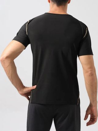 Camiseta Térmica Deportiva Negra y Dorada