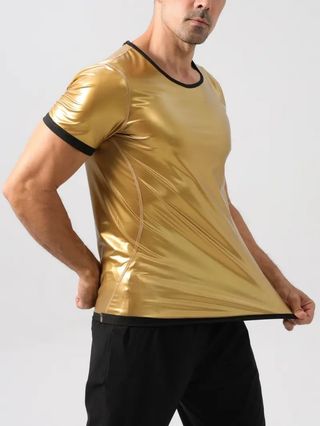 Camiseta Térmica Deportiva Negra y Dorada