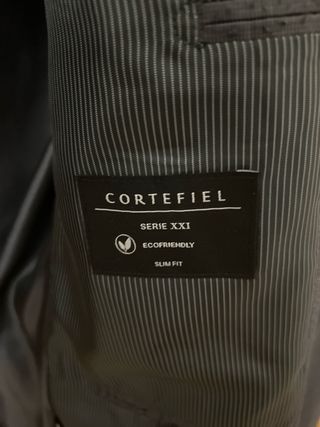 Traje gris en perfecto estado