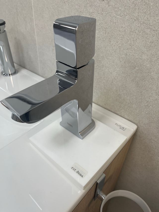 Grifería de baño nueva