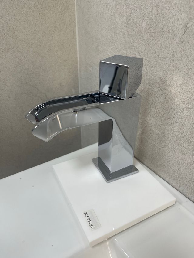 Grifería de baño nueva