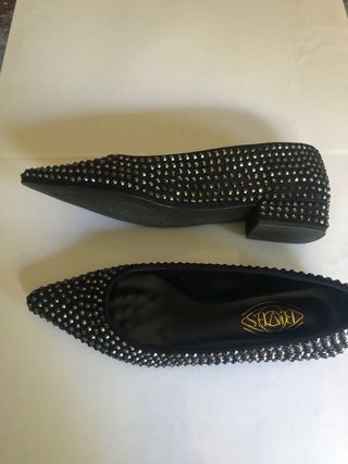 Zapatos planos negros con cristales