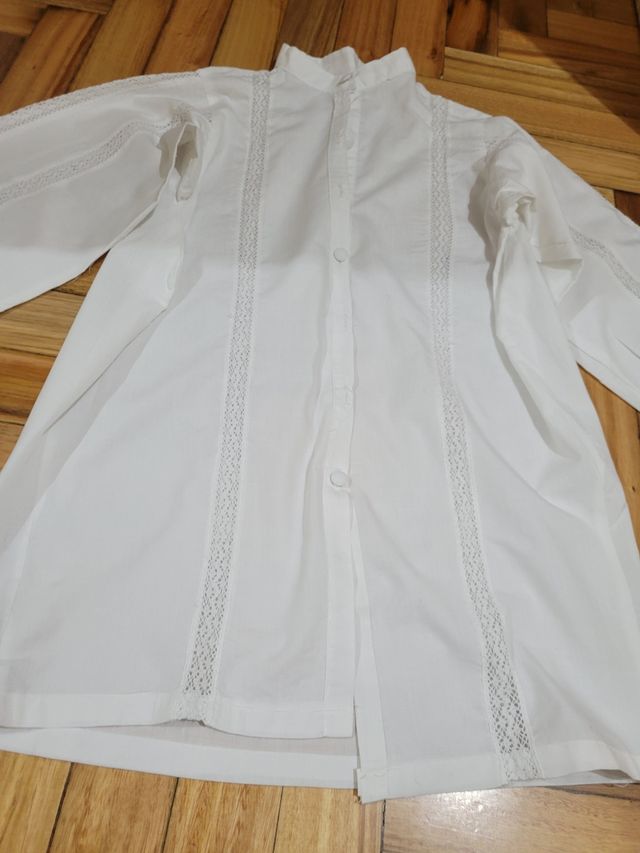 Camisa blanca con encaje